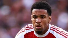 Nwaneri signs new long-term Arsenal deal​​