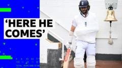 ‘Here he comes!’ – Watch as Woakes comes out to bat one-handed​​