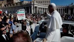 Pizza for pope survived van breakdown, TSA security and more drama before finally reaching Catholic leader​​