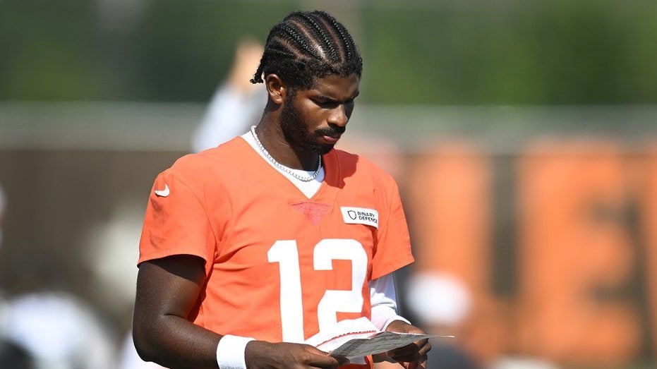 Shedeur Sanders’ practice abbreviated due to shoulder soreness as fellow QB returns from injury​​