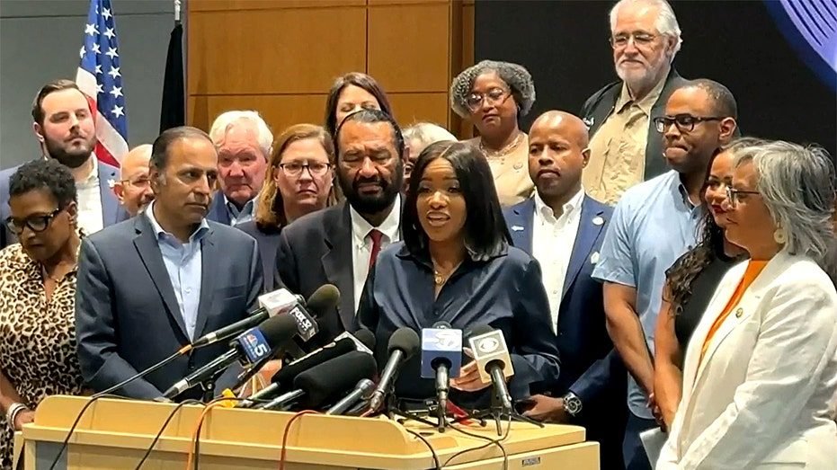 ‘All-out war’: Fleeing Texas Dems side with Newsom as redistricting standoff continues: ‘fire with fire’​​