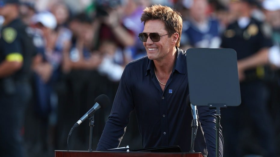 Patriots unveil statue of Tom Brady outside stadium: ‘This statue isn’t just for Pats fans’​​