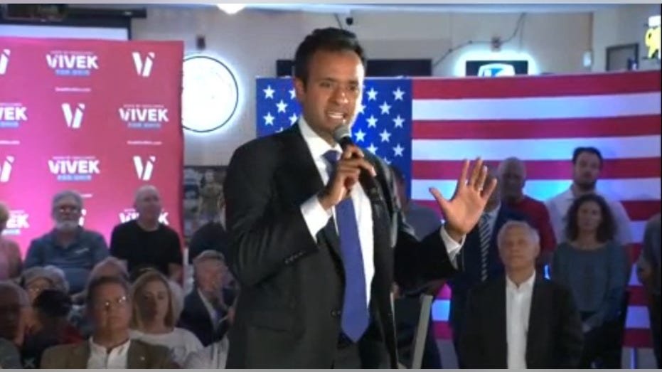 WATCH: Ramaswamy takes on claim Black history swept ‘under the table’ at Cincinnati town hall​​
