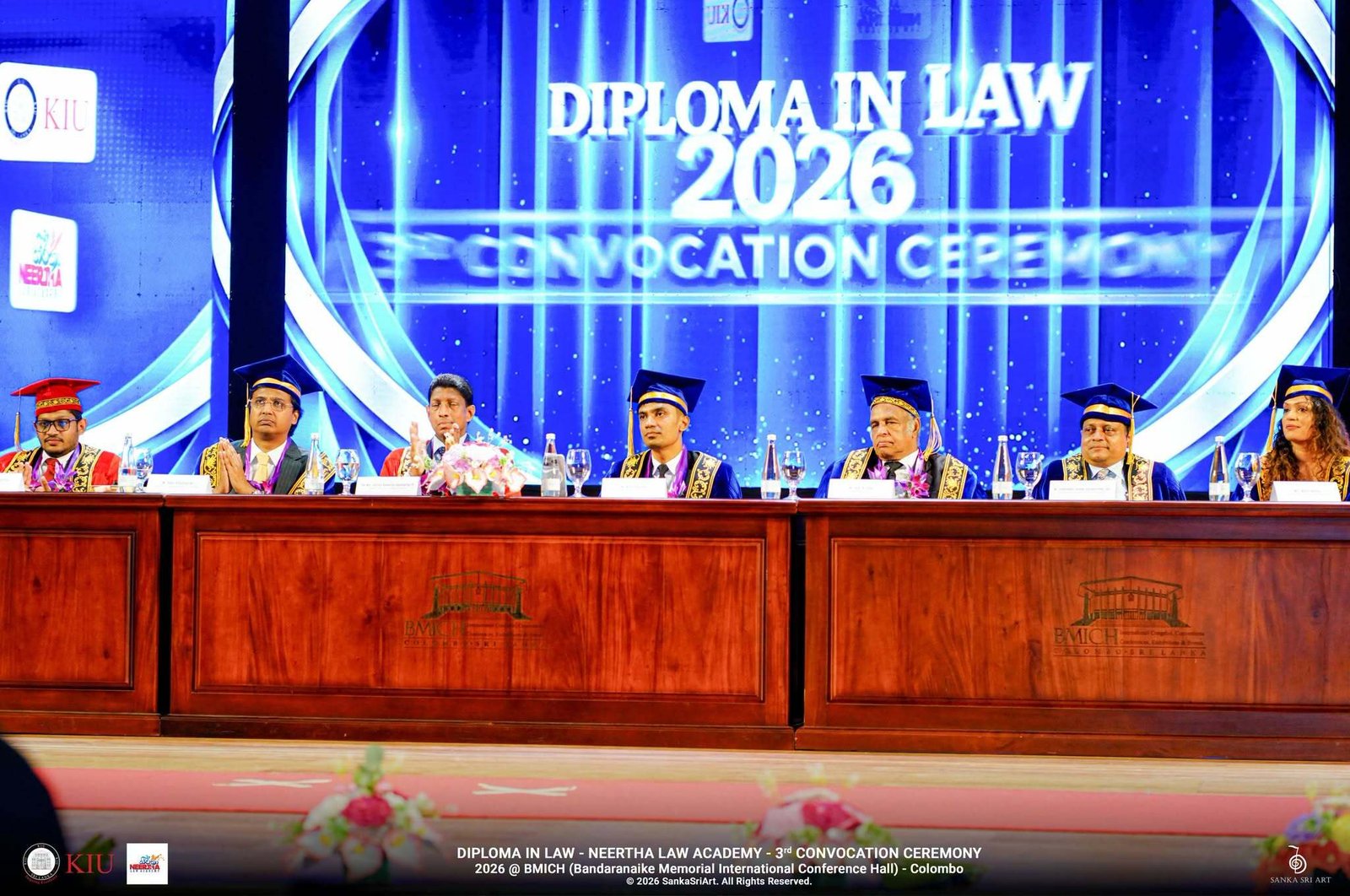 නීත්‍රා ලෝ ඇකඩමියේ නීති ඩිප්ලෝමා ප්‍රදානෝත්සවය සිසුන් 500කට ආසන්න සහභාගිත්වයෙන් බණ්ඩාරනායක අනුස්මරණ ජාත්‍යන්තර සම්මන්ත්‍රණ ශාලාවේදී (BMICH) පැවැත්වුණා